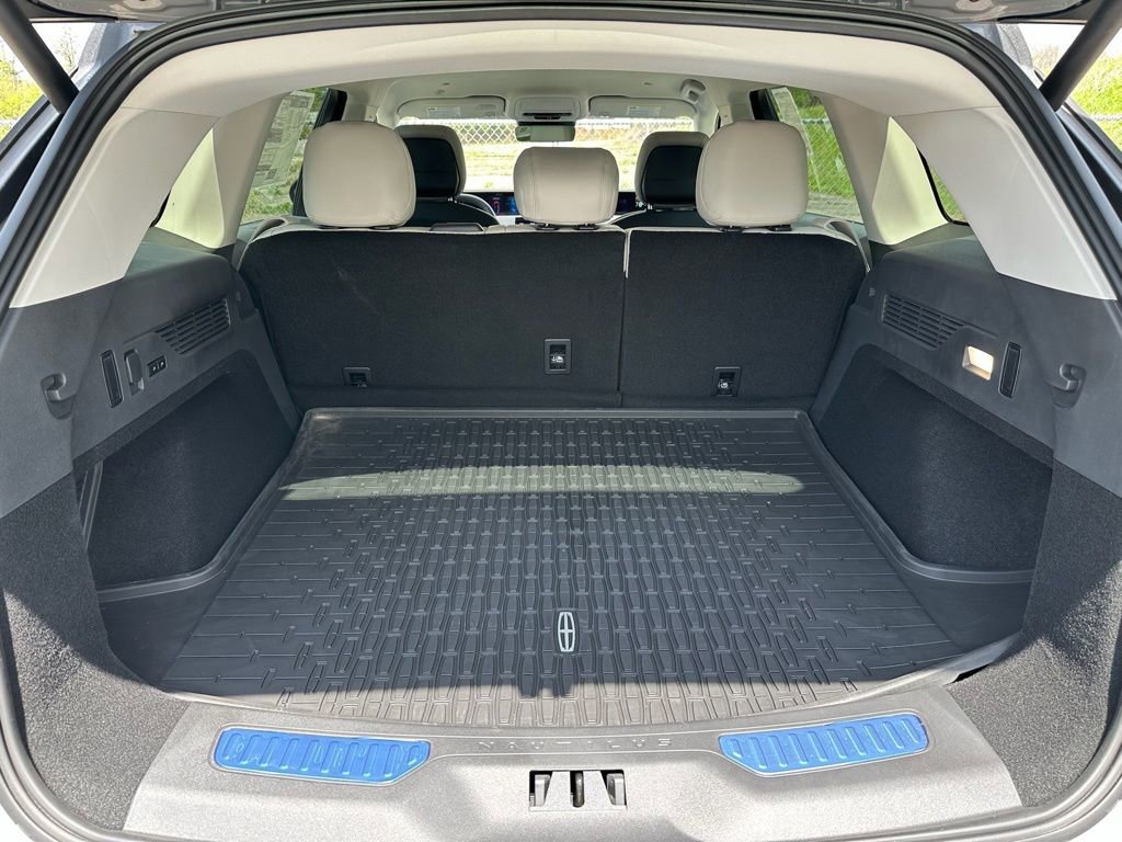 New 2026 Lincoln Nautilus Premier AWD/4WD image 23