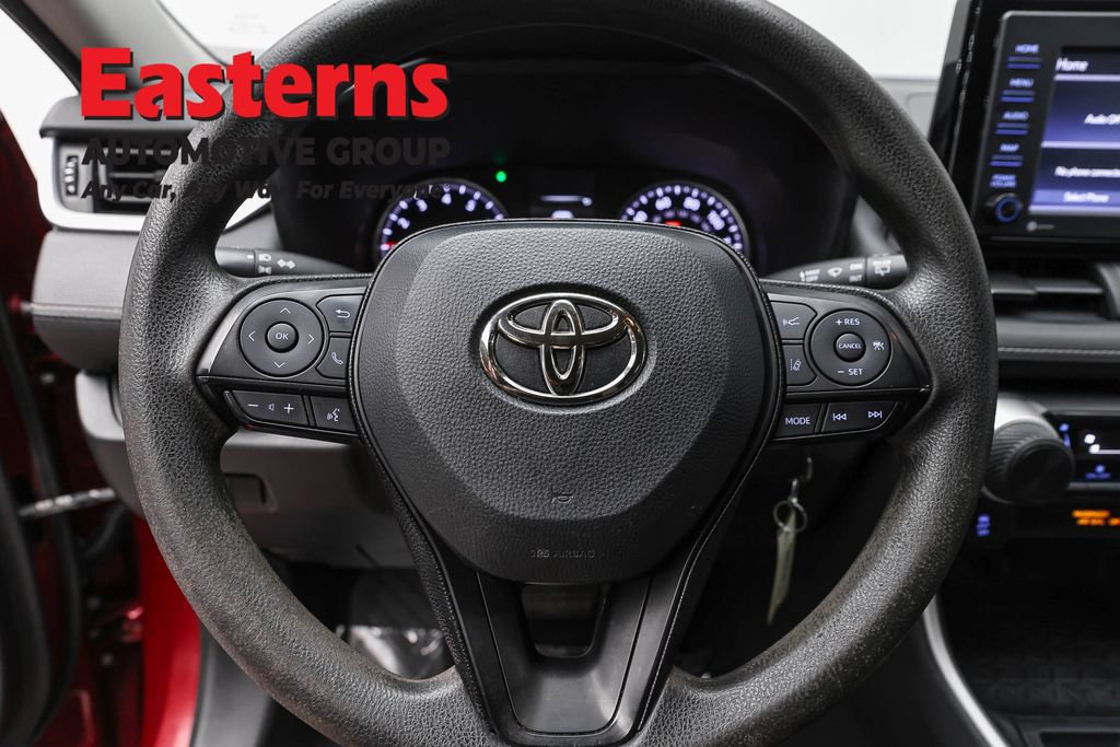 Used 2021 Toyota RAV4 LE AWD/4WD image 12