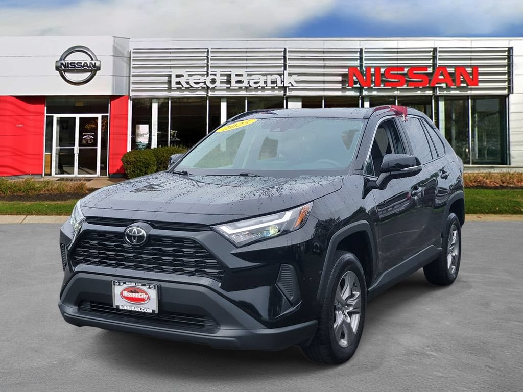 Used 2025 Toyota RAV4 XLE AWD/4WD image 4