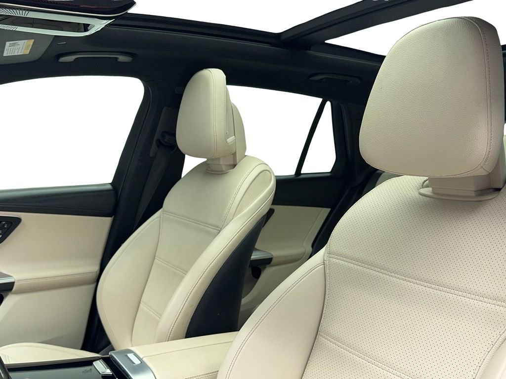 Used 2024 Mercedes-Benz GLC 300 4MATIC image 38