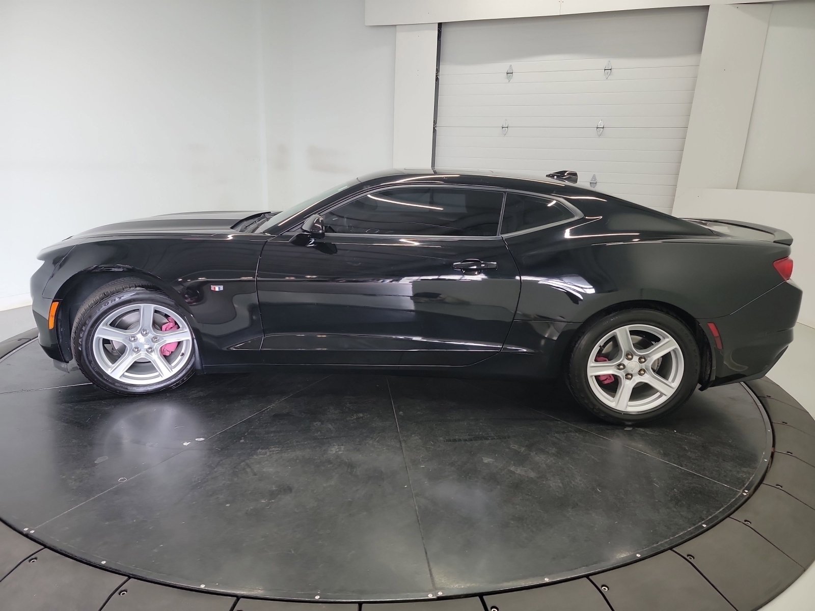 Used 2021 Chevrolet Camaro LT RWD image 4