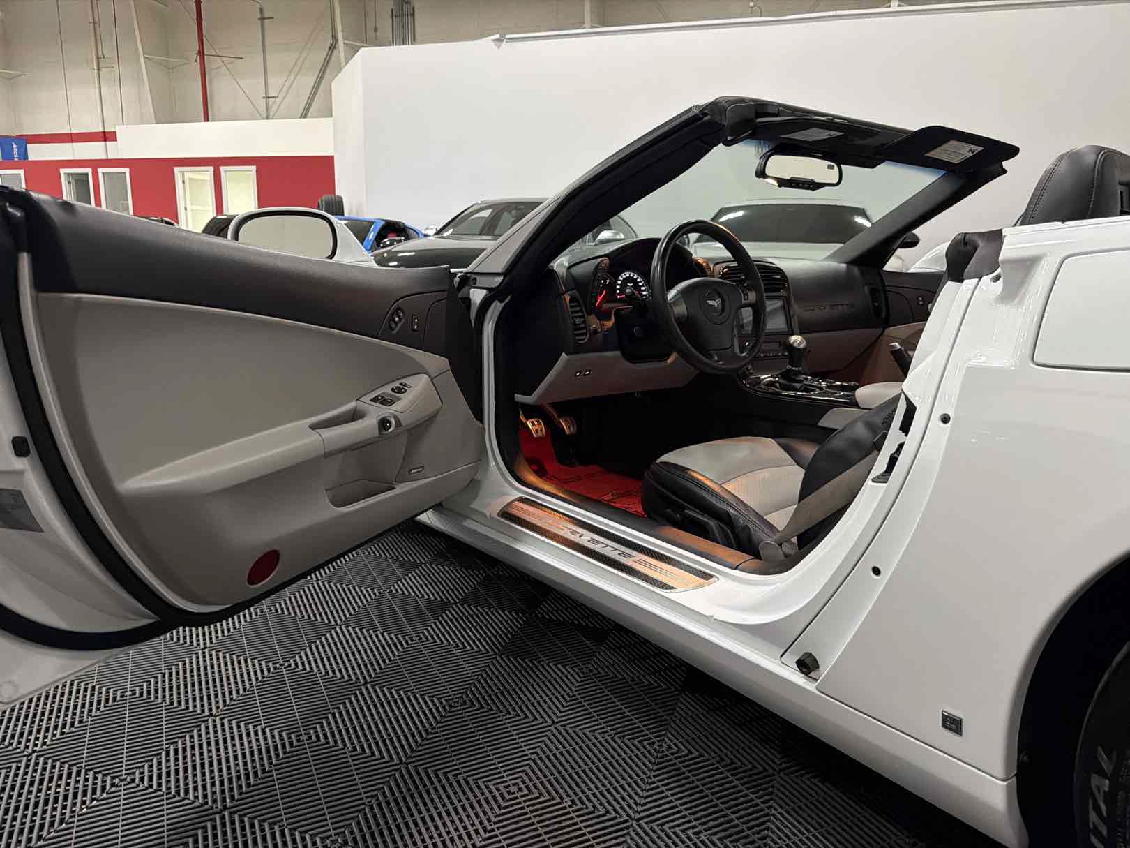 Used 2008 Chevrolet Corvette Convertible w/ Preferred Equipment Group RWD image 5