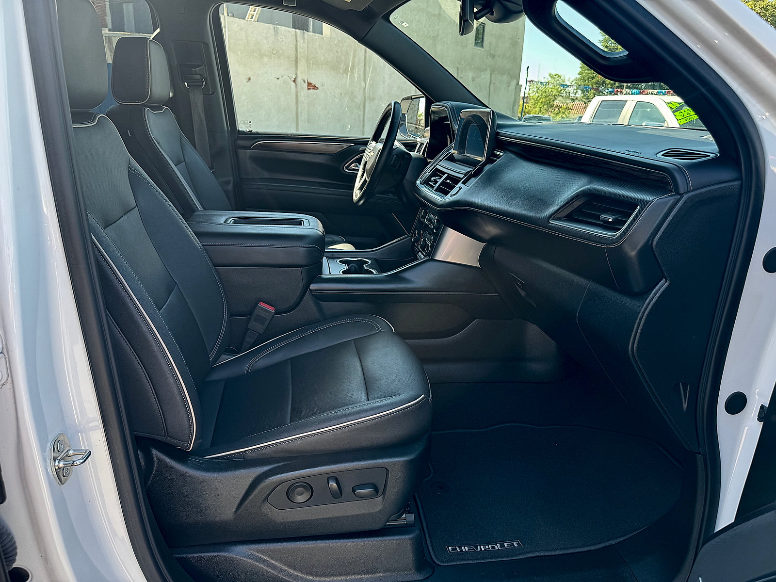Used 2023 Chevrolet Suburban Premier RWD image 21