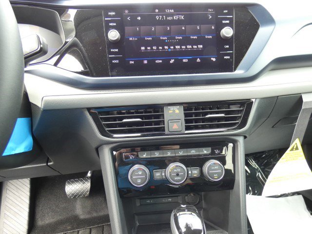 New 2024 Volkswagen Taos SE image 13
