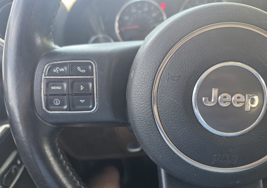 Used 2012 Jeep Wrangler Unlimited Rubicon w/ Connectivity Group AWD/4WD image 22