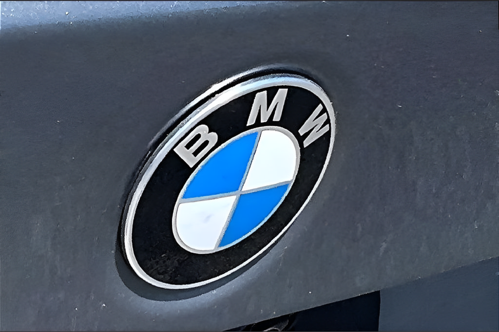 Used 2026 BMW 330i xDrive Sedan AWD/4WD image 25