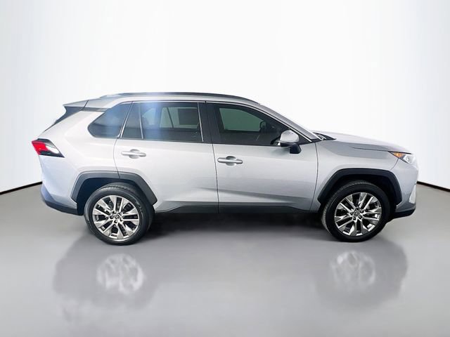 Used 2020 Toyota RAV4 XLE Premium FWD image 9