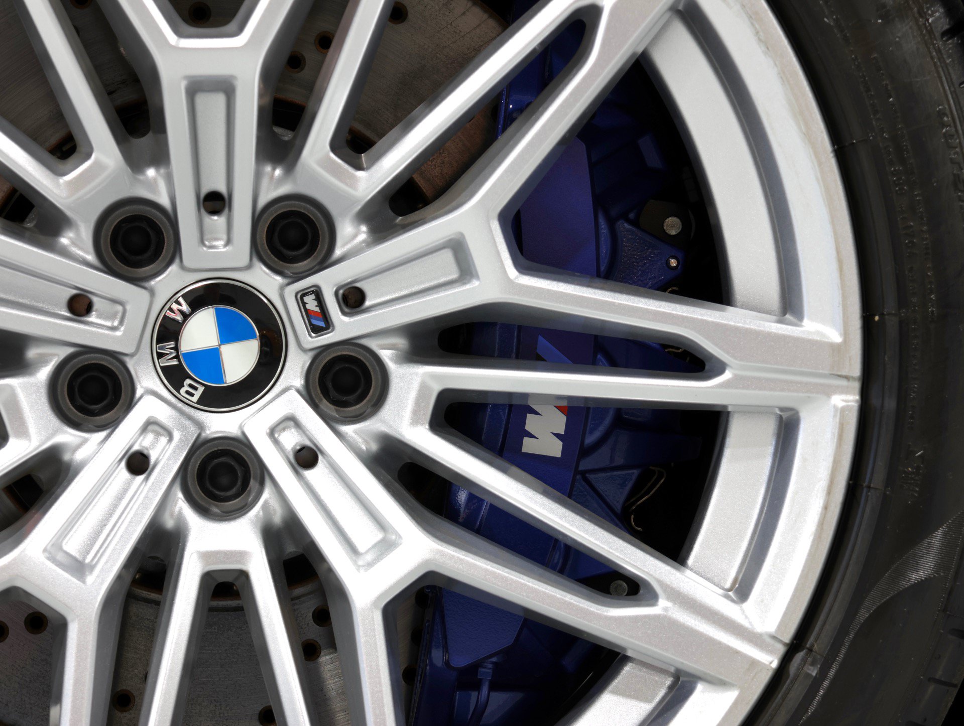 Used 2026 BMW M2 w/ Lighting Package RWD image 31