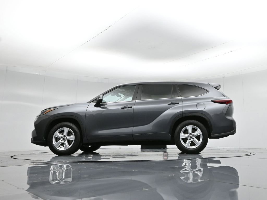 Used 2024 Toyota Highlander LE image 59