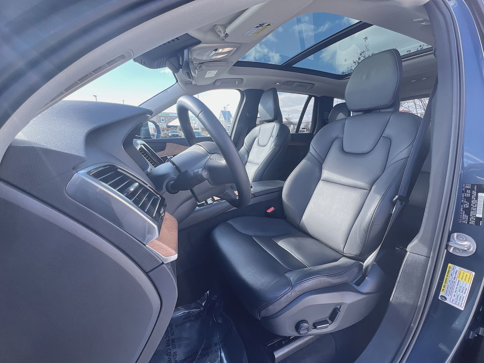 Used 2023 Volvo XC90 B6 Plus w/ Protection Package Premier image 13