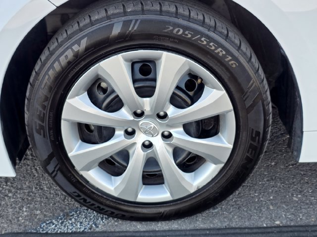 Used 2024 Toyota Corolla LE FWD image 14