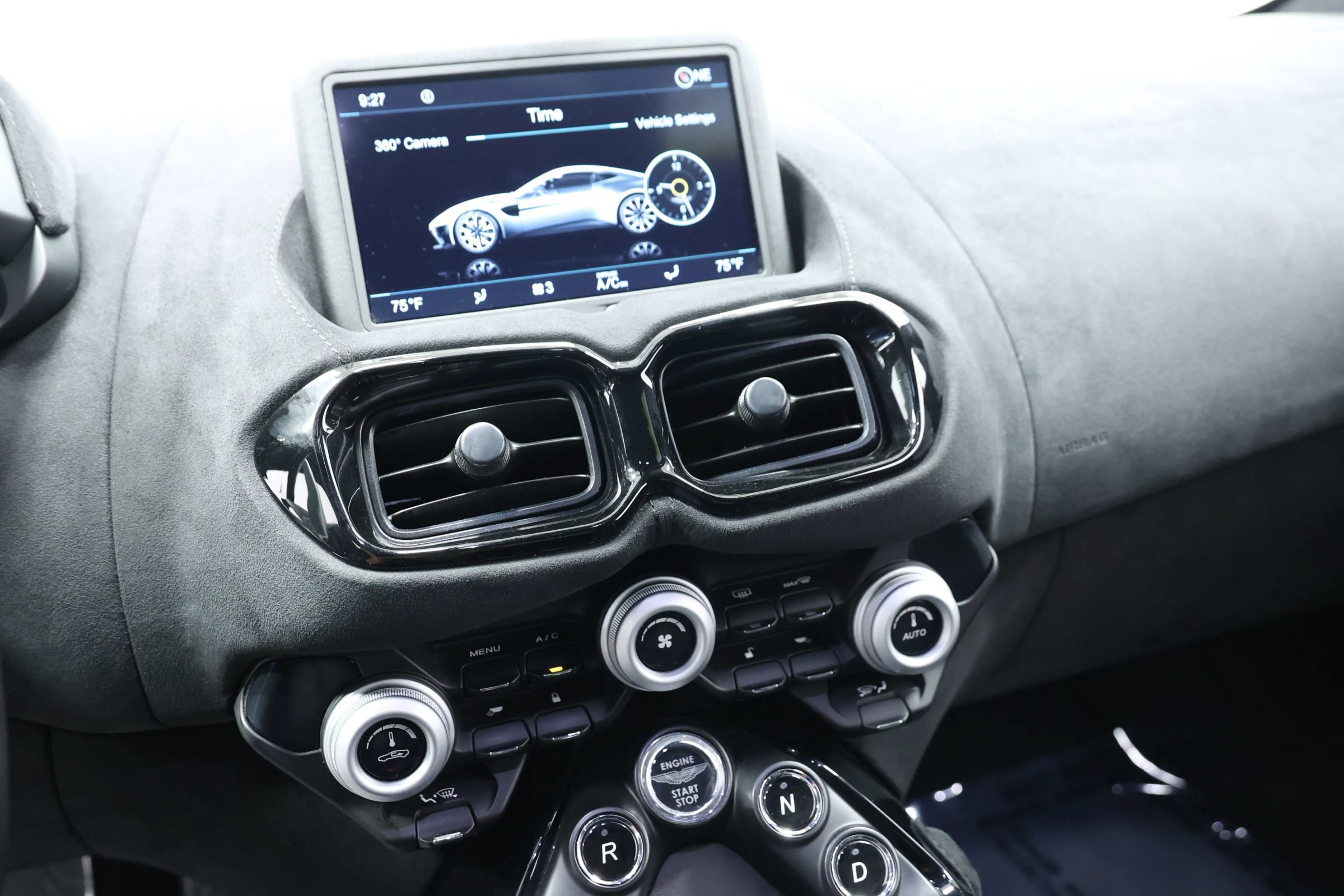 Used 2020 Aston Martin V8 Vantage Coupe RWD image 48