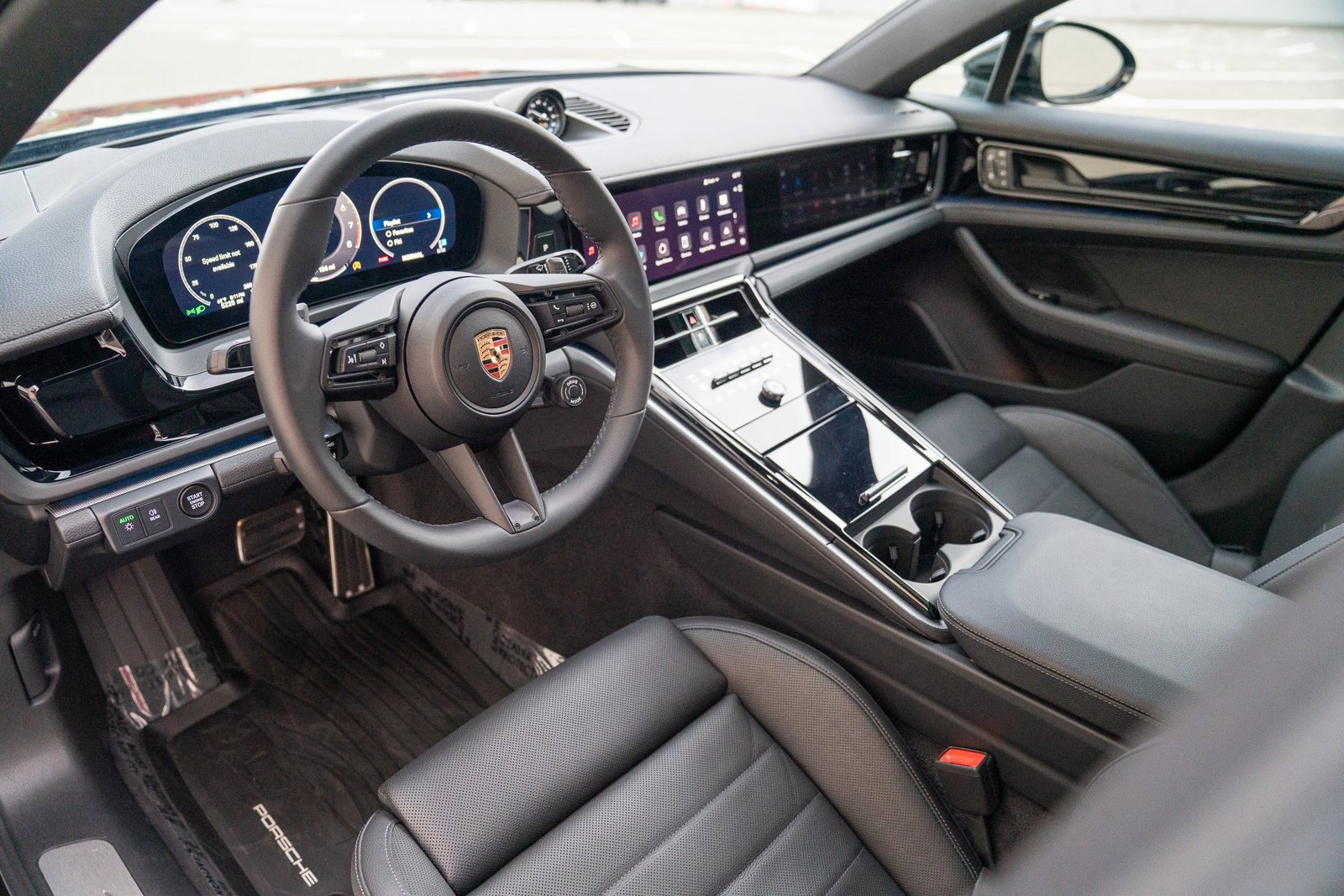 Used 2025 Porsche Panamera 4 image 4