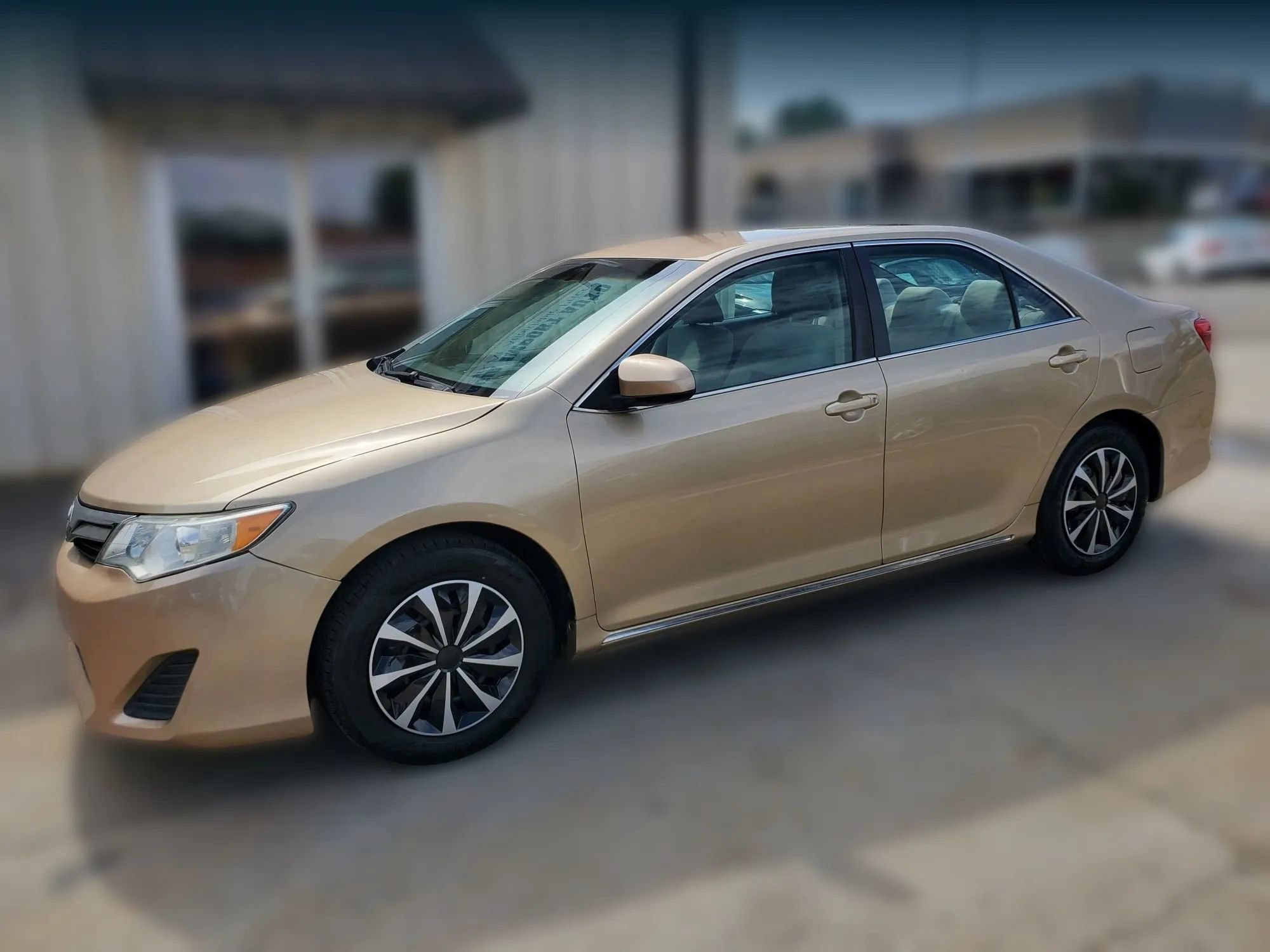 Used 2012 Toyota Camry LE FWD image 3
