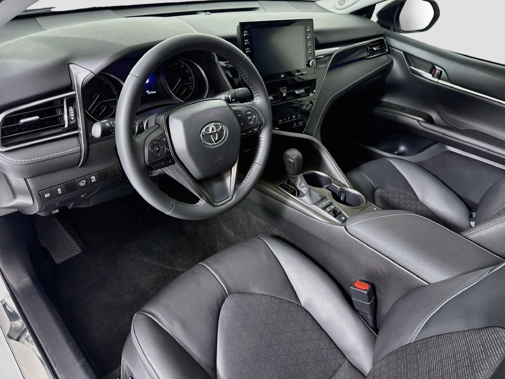 Used 2022 Toyota Camry XSE w/ Navigation Upgrade Package FWD image 9