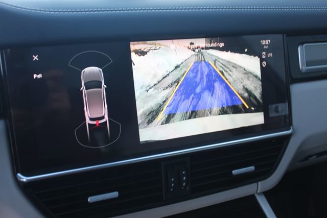 Certified 2023 Porsche Cayenne Platinum Edition image 22