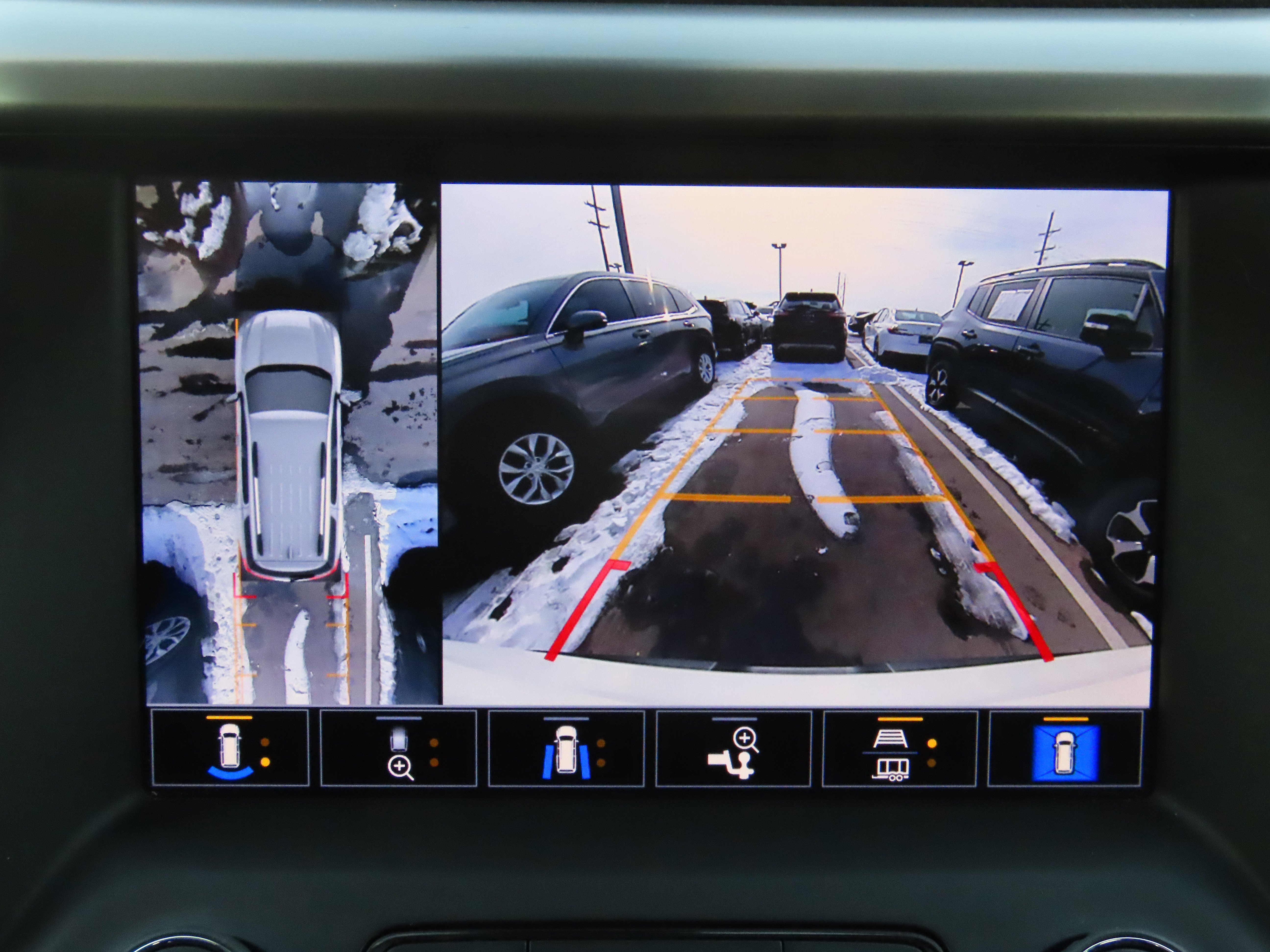 Used 2023 GMC Acadia AT4 w/ Technology Package image 25