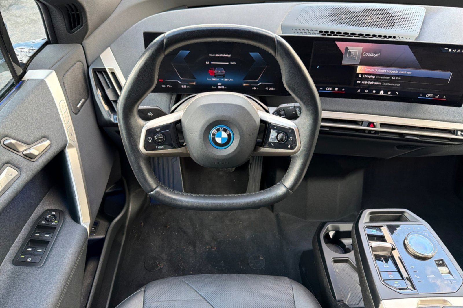 Used 2024 BMW iX xDrive50 w/ Sport Package AWD/4WD image 13
