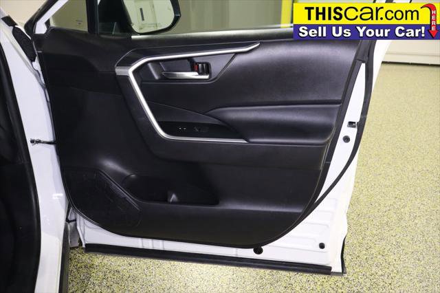 Used 2020 Toyota RAV4 XLE Premium image 29