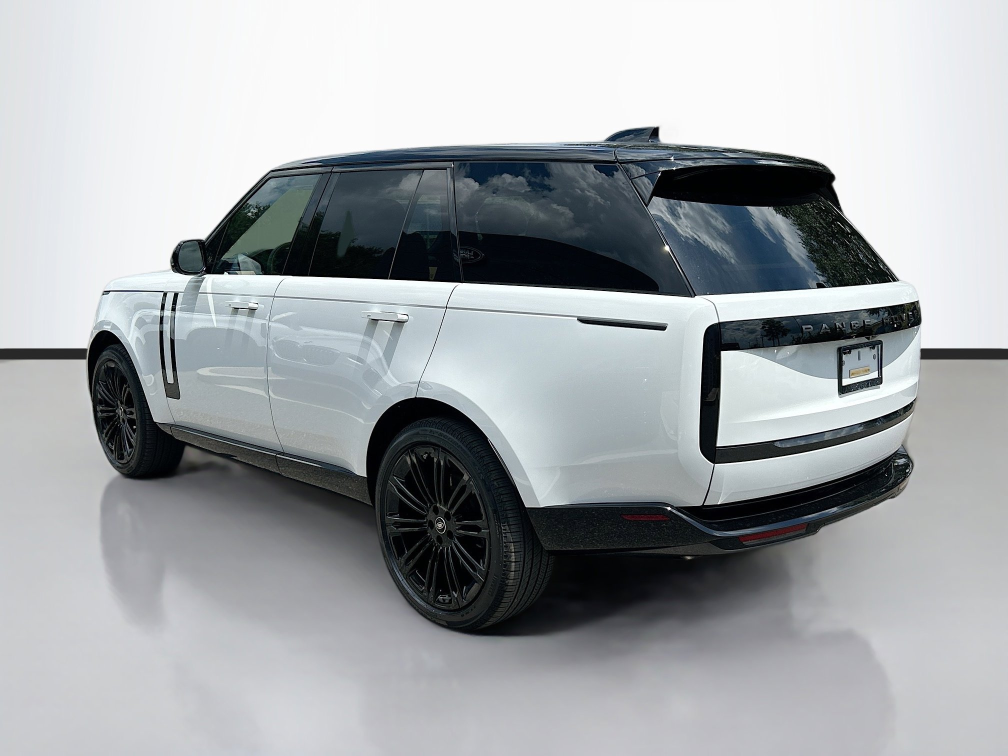 New 2025 Land Rover Range Rover SE image 3