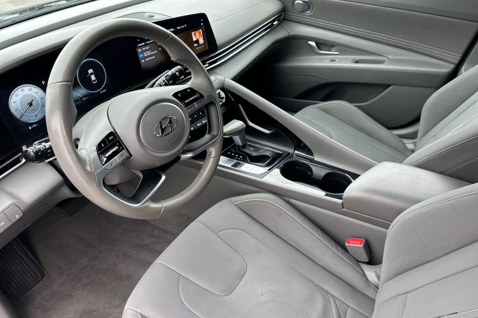 Used 2023 Hyundai Elantra SEL w/ Convenience Package image 12