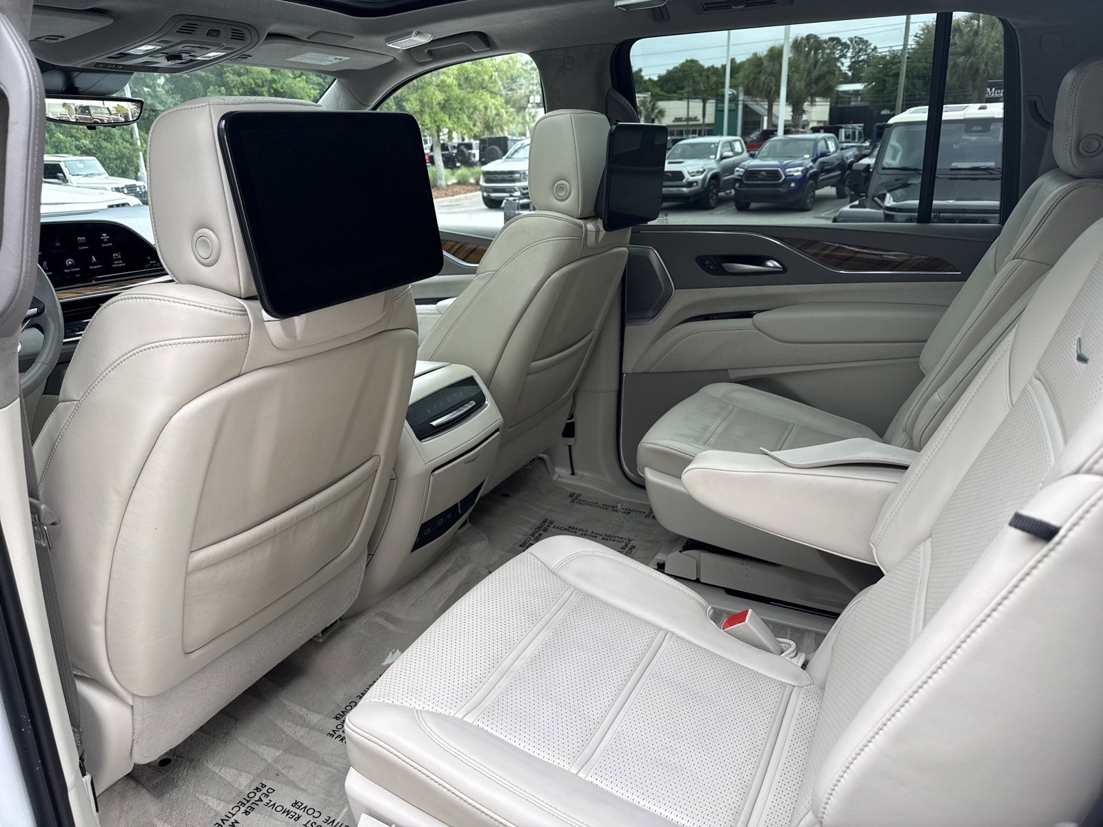 Used 2023 Cadillac Escalade ESV Premium Luxury Platinum w/ LPO, Radiant Package AWD/4WD image 26