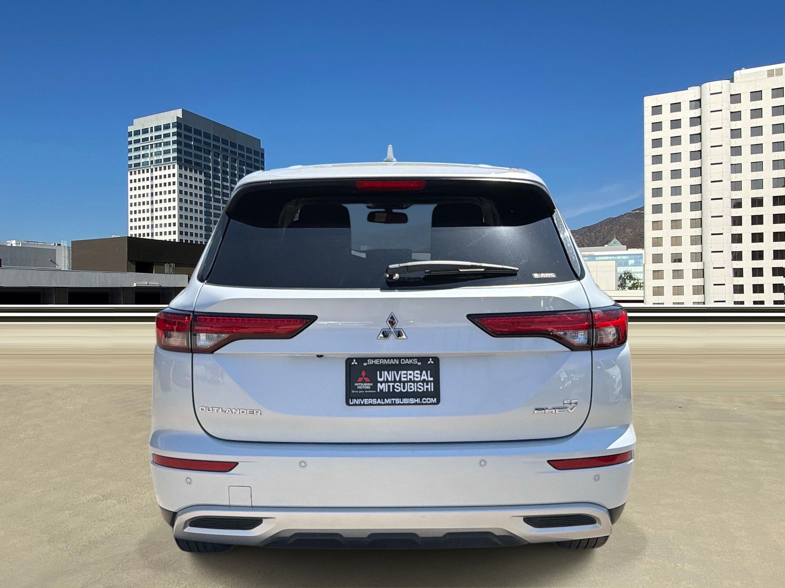Used 2024 Mitsubishi Outlander 4WD Plug-In Hybrid image 4