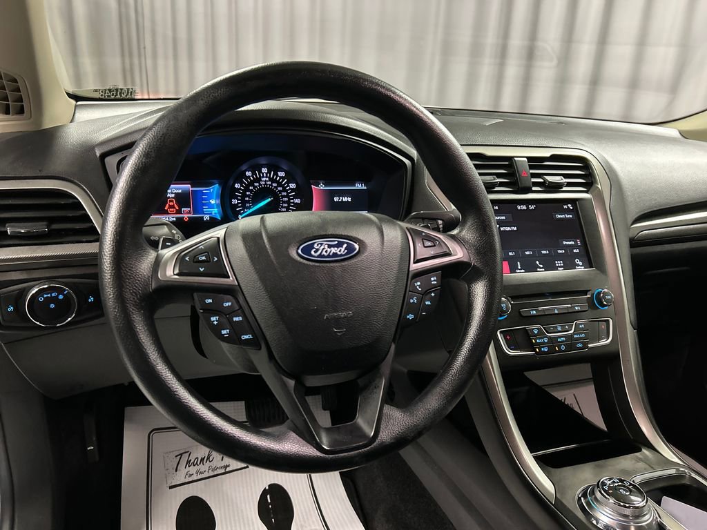 Used 2018 Ford Fusion SE w/ Fusion SE Technology Package image 14