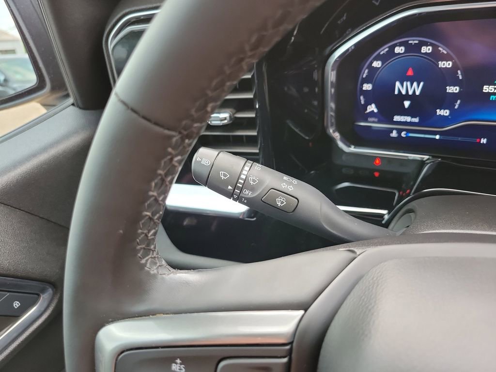 Used 2024 Chevrolet Silverado 1500 LT RWD image 18