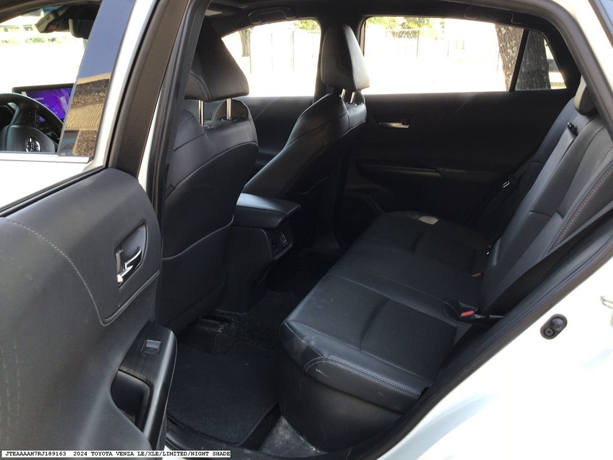 Used 2024 Toyota Venza Limited AWD/4WD image 9