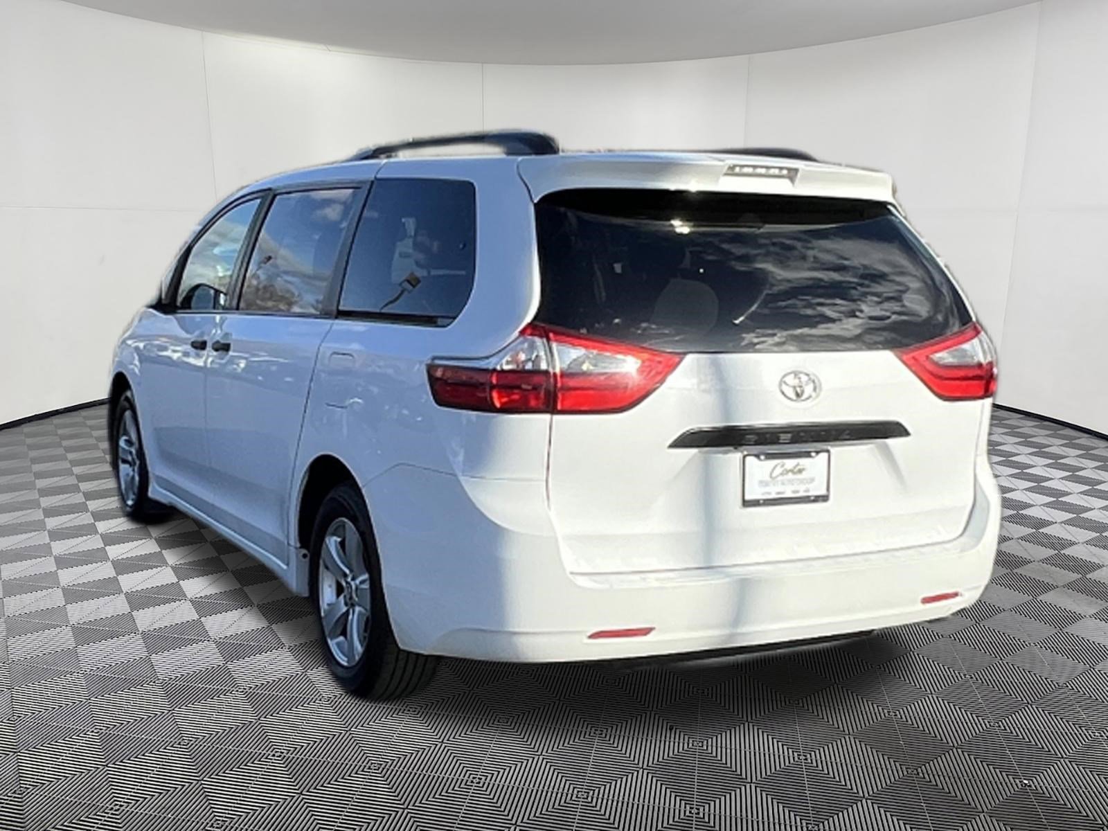 Used 2020 Toyota Sienna L FWD image 4