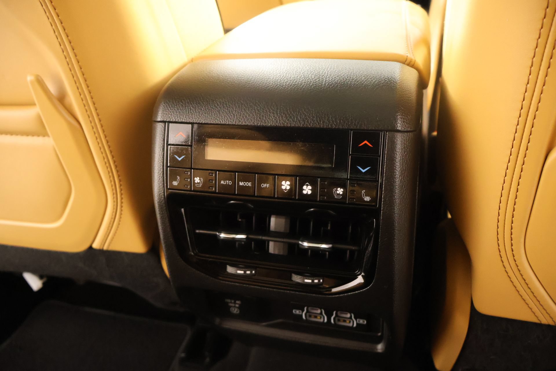 Used 2025 Jeep Grand Cherokee L Summit AWD/4WD image 17