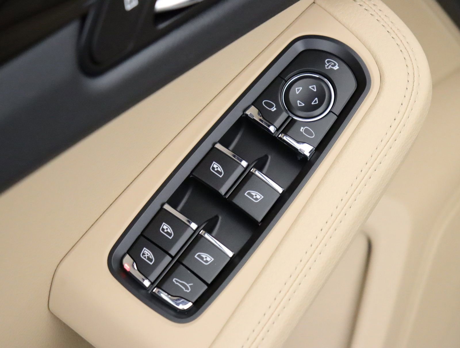 Used 2025 Porsche Macan image 27