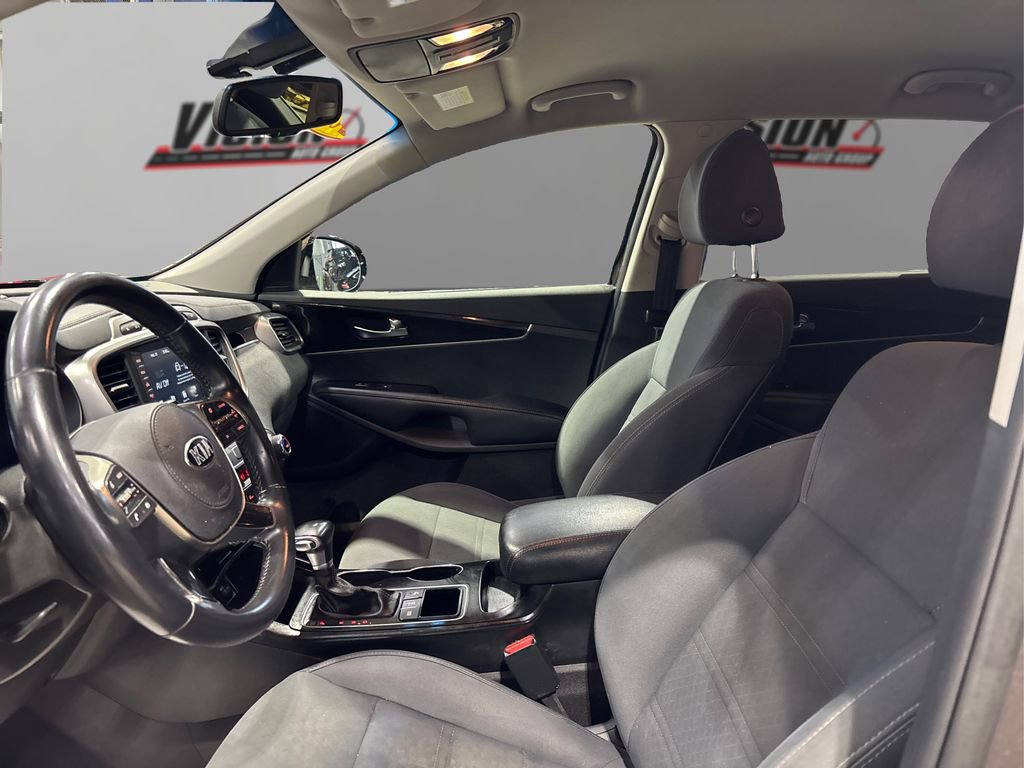 Used 2019 Kia Sorento LX w/ LX Convenience Package image 9