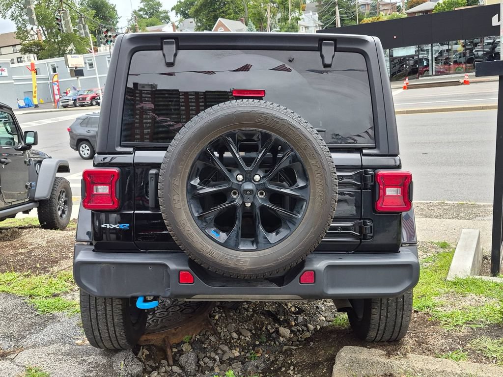 Used 2023 Jeep Wrangler Unlimited Sahara w/ Cold Weather Group AWD/4WD image 6