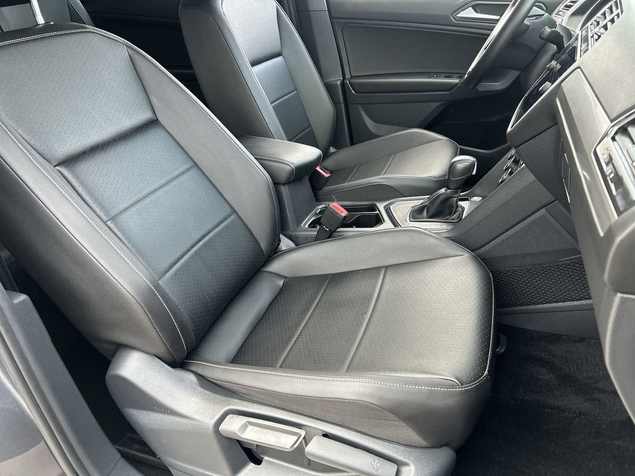 Certified 2021 Volkswagen Tiguan SE R-Line FWD image 8