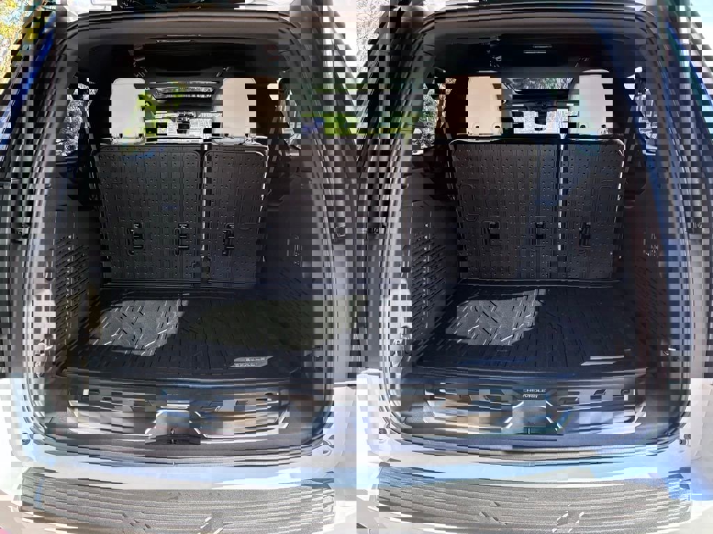 New 2026 Chevrolet Suburban Premier image 11