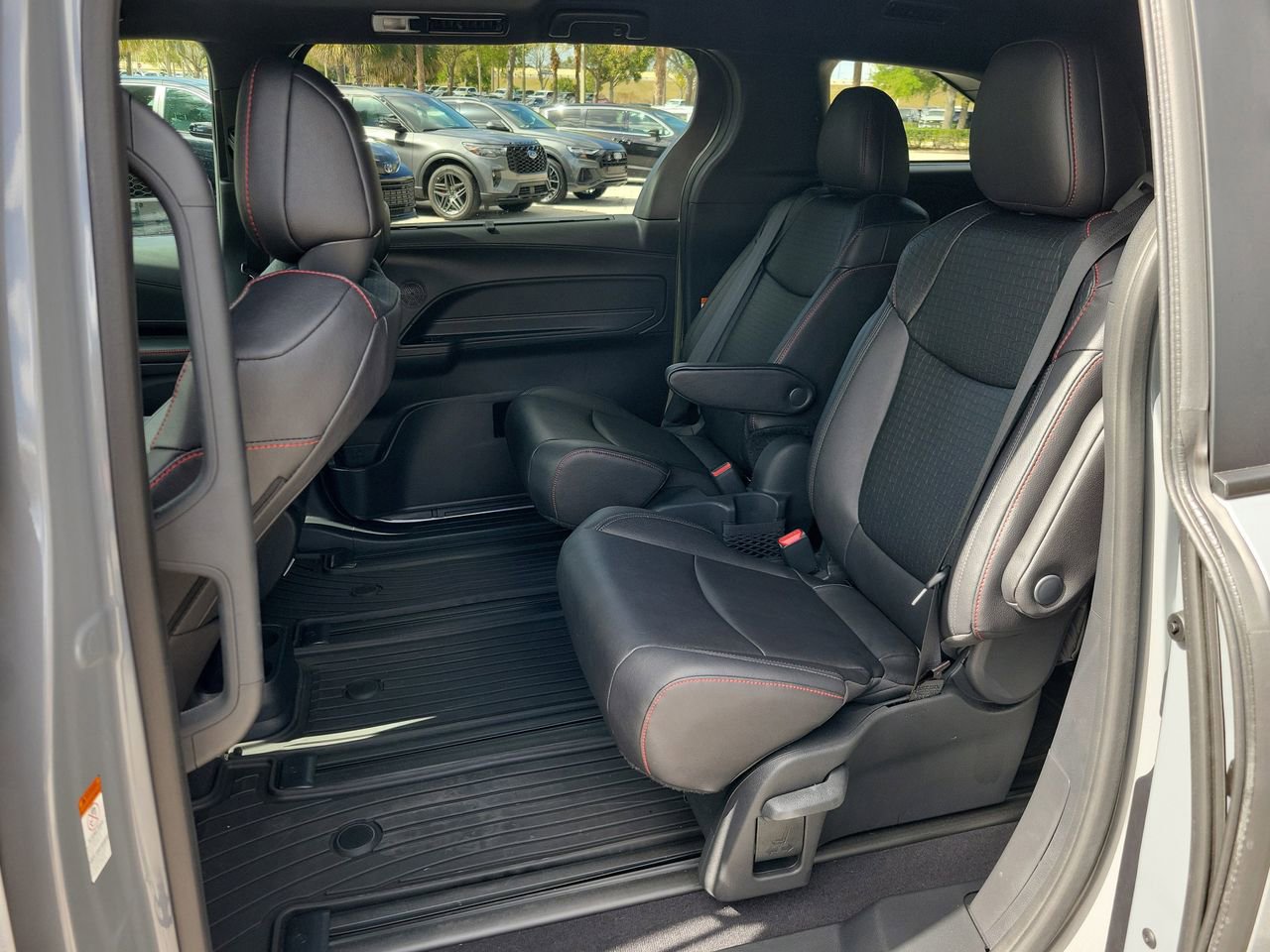 Used 2025 Toyota Sienna XSE w/ XSE Plus Package image 11