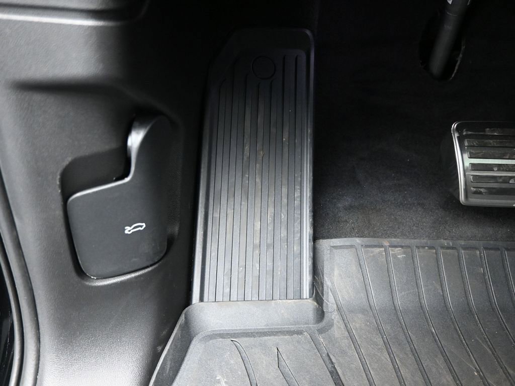 Used 2022 Porsche Cayenne GTS image 25