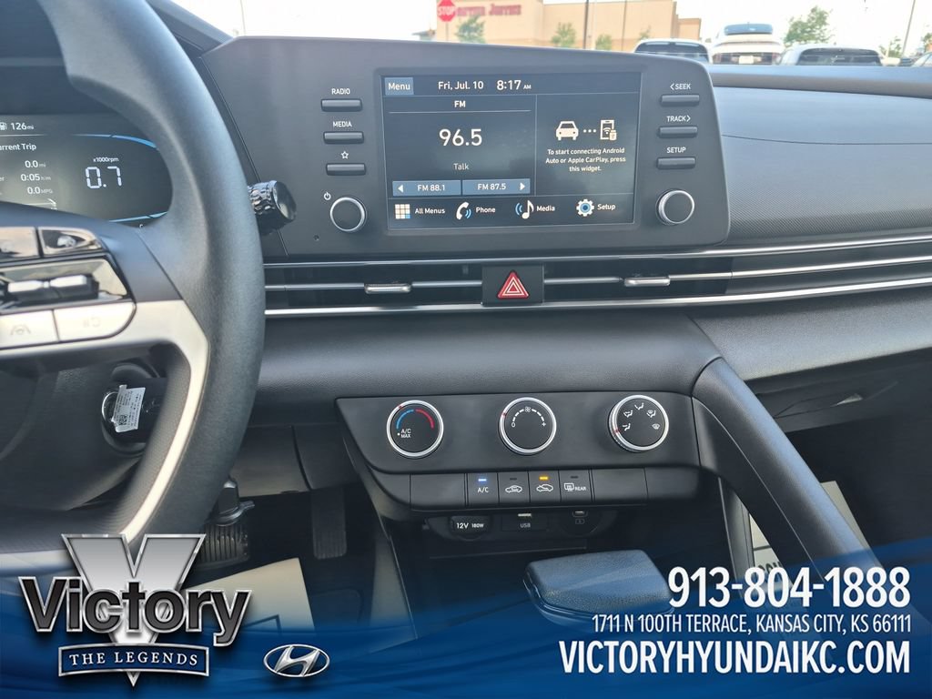 Used 2025 Hyundai Elantra SE FWD image 17