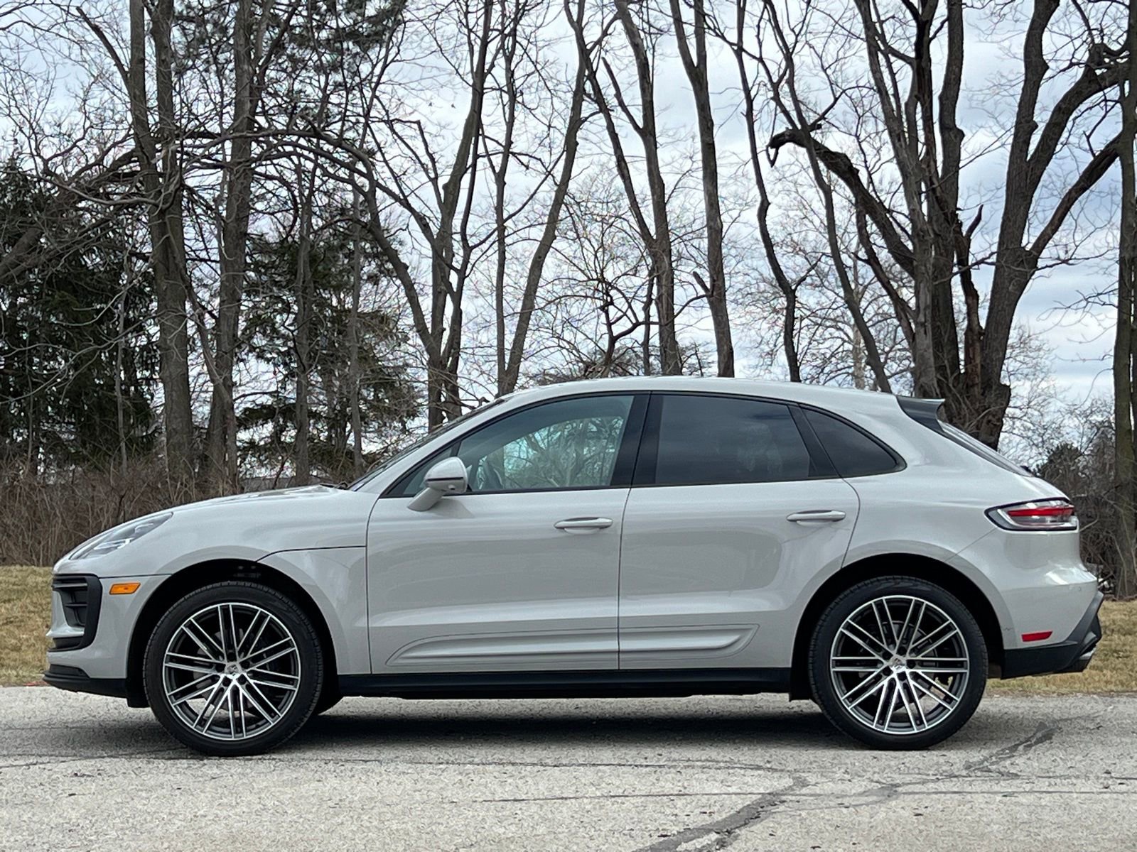 Certified 2025 Porsche Macan image 2