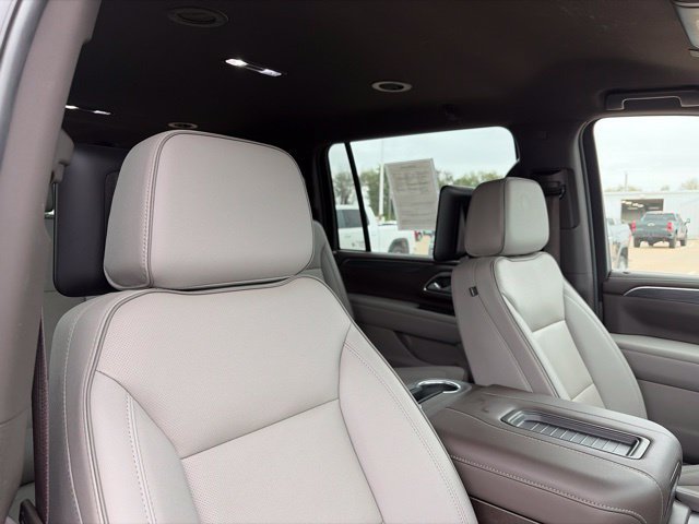 Used 2024 GMC Yukon XL SLT w/ SLT Luxury Package AWD/4WD image 57