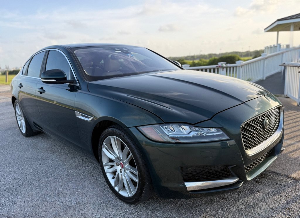 Used 2016 Jaguar XF Prestige RWD image 3