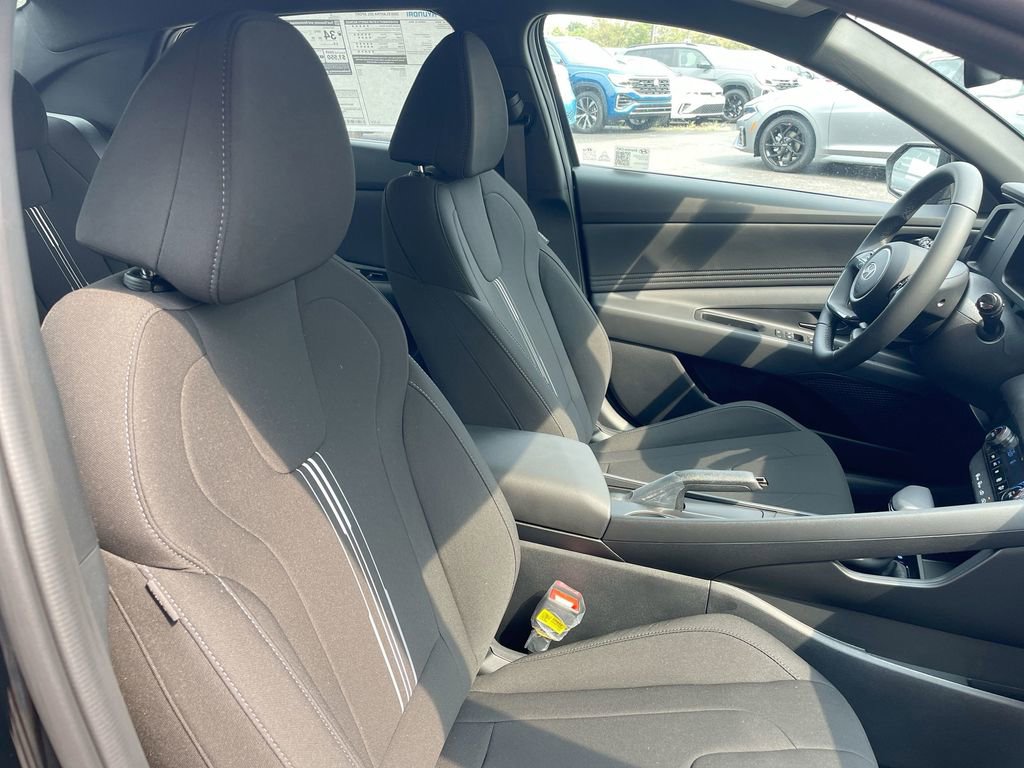 Used 2025 Hyundai Elantra Sport image 49
