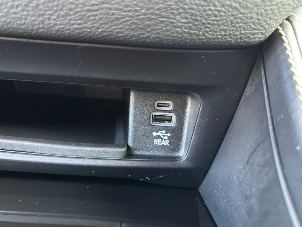 Used 2023 Chrysler Pacifica Limited w/ Uconnect Theater Family Group FWD image 27
