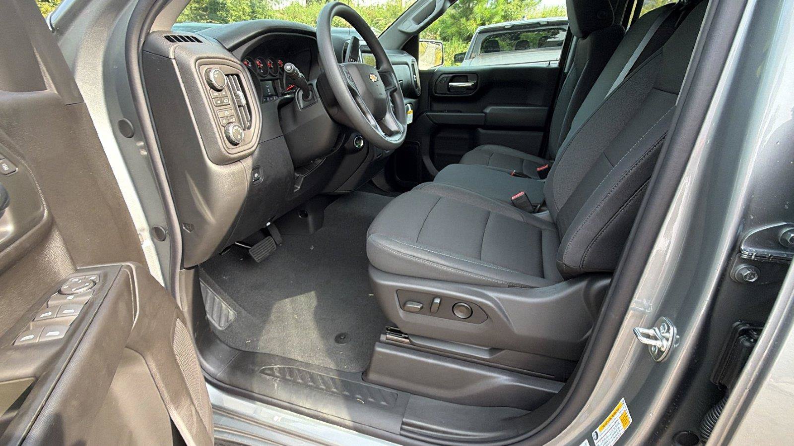 New 2026 Chevrolet Silverado 1500 Custom w/ Turbomax Blackout Package AWD/4WD image 15