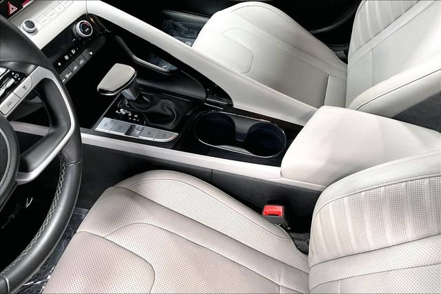 Used 2023 Hyundai Elantra Limited FWD image 18