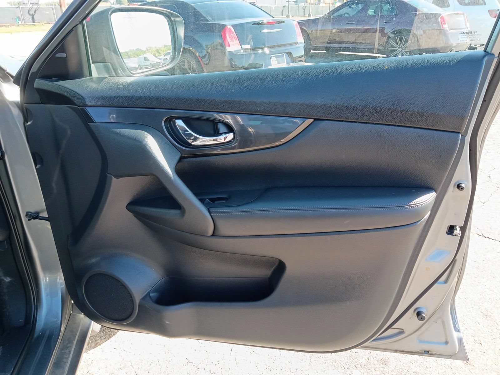 Used 2018 Nissan Rogue S FWD image 11
