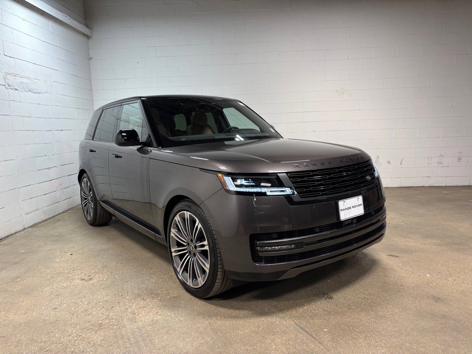 Used 2025 Land Rover Range Rover SE AWD/4WD image 4