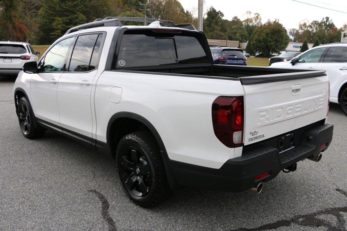 Used 2025 Honda Ridgeline Black Edition image 3